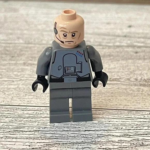 Lego Minifigure General Maximillian Veers sw0579 Star Wars RARE! - Picture 1 of 3
